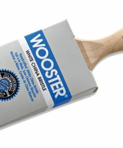Wooster® Majestic™ 3 in. Varnish Style Paint Brush in White